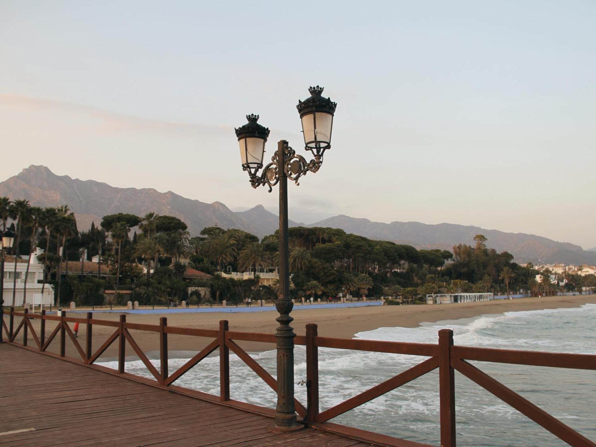 Vacation Marbella: Beachfront Luxury at Terrazas De Banus Exterior photo